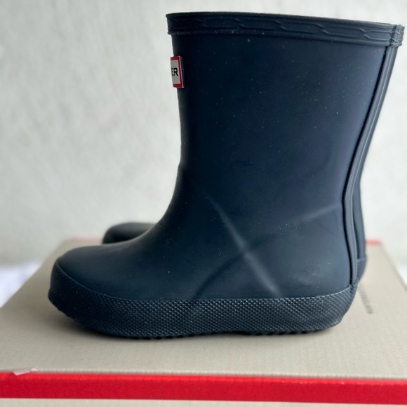 Hunter first class boots for kids size 6 B/ 7 G gently used in box - Picture 2 of 5